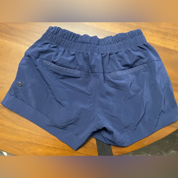 Lululemon | Spring Break-A-Way Shorts- 4 - Picture 3 of 5